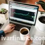 노트북,주식,커피, 탁자위에서